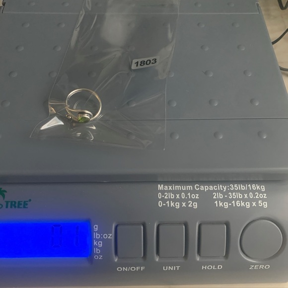 1803 Chic Silver Adjustable Ring with Green Gemstone - Picture 2 of 3